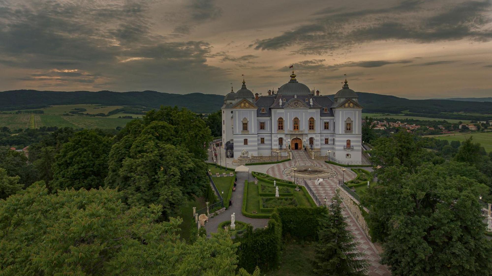 Castle Hotel Galicia Nueva Halič Lučenec Esterno foto